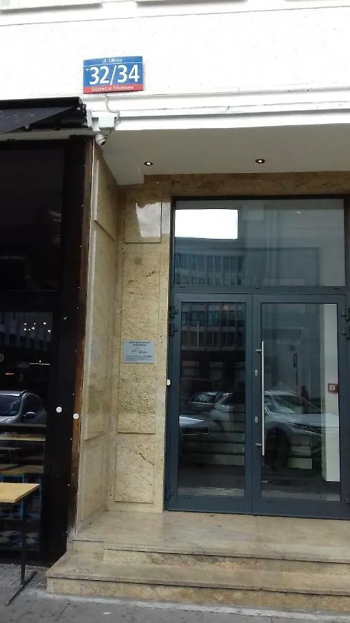 Homestay Metro Centrum Bed Warsaw